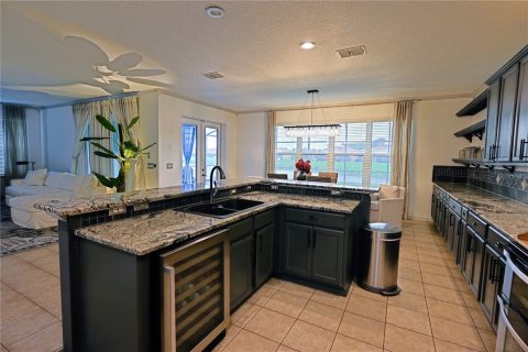 Casa en venta en Kissimmee, Florida, 6 dormitorios, 326.27 m2 № 1840407 - foto 13