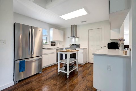 House in Seminole, Florida 4 bedrooms, 176.33 sq.m. № 1684970 - photo 10