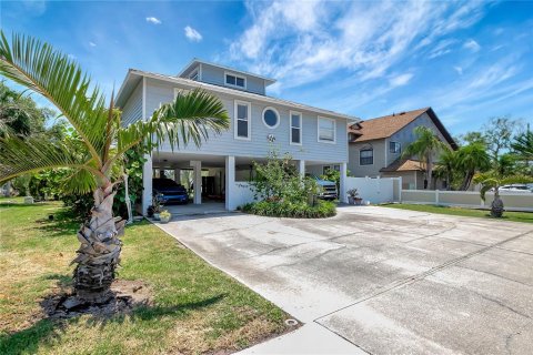 House in Seminole, Florida 4 bedrooms, 176.33 sq.m. № 1684970 - photo 1