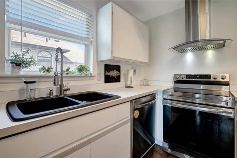 House in Seminole, Florida 4 bedrooms, 176.33 sq.m. № 1684970 - photo 13