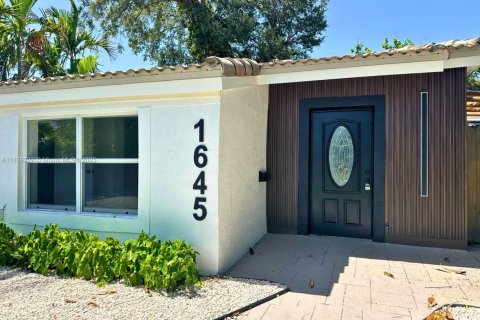 Villa ou maison à vendre à North Miami Beach, Floride: 4 chambres, 151.71 m2 № 1933982 - photo 2