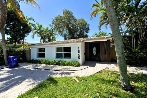 Villa ou maison à vendre à North Miami Beach, Floride: 4 chambres, 151.71 m2 № 1933982 - photo 1