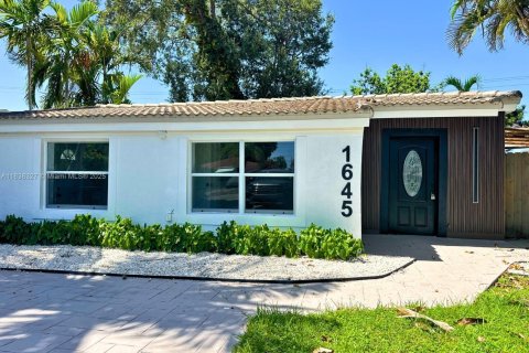 Villa ou maison à vendre à North Miami Beach, Floride: 4 chambres, 151.71 m2 № 1933982 - photo 3