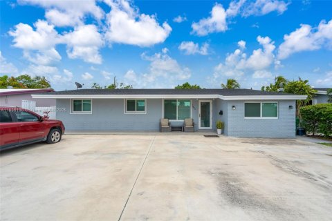 Casa en venta en Miramar, Florida, 3 dormitorios, 127.55 m2 № 1819917 - foto 1