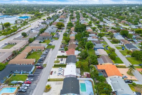 Casa en venta en Miramar, Florida, 3 dormitorios, 127.55 m2 № 1819917 - foto 29
