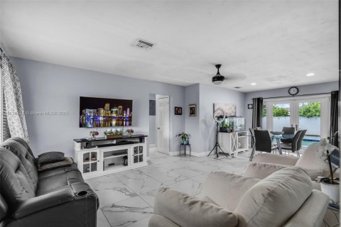 Casa en venta en Miramar, Florida, 3 dormitorios, 127.55 m2 № 1819917 - foto 4