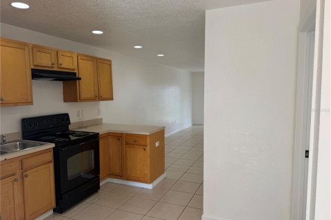 Commercial property in Clermont, Florida 6 bedrooms, 204.76 sq.m. № 2280151 - photo 3