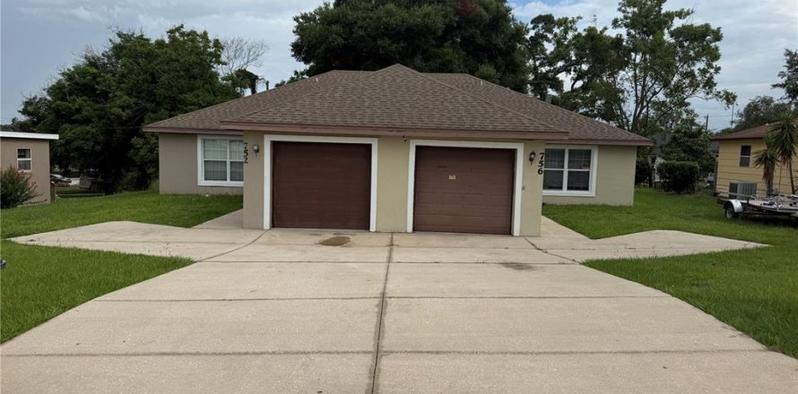 Commercial property in Clermont, Florida 6 bedrooms, 204.76 sq.m. № 2280151