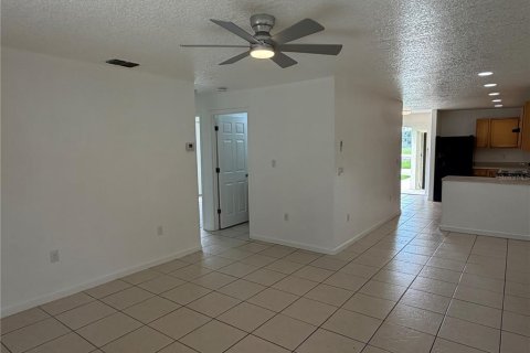 Commercial property in Clermont, Florida 6 bedrooms, 204.76 sq.m. № 2280151 - photo 7