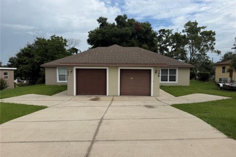 Commercial property in Clermont, Florida 6 bedrooms, 204.76 sq.m. № 2280151 - photo 2