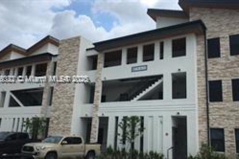 Condo in Doral, Florida, 2 bedrooms  № 1772688 - photo 3