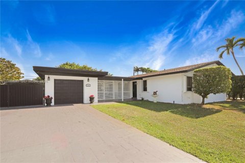 Купить виллу или дом в Майами, Флорида 2 спальни, 138.61м2, № 1997285 - фото 2