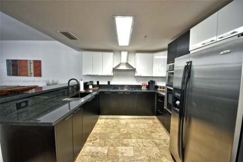Снять в аренду кондоминиум в Майами, Флорида 1 спальня, 58.53м2, № 1972520 - фото 7