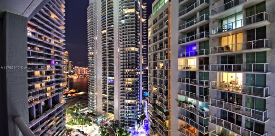 Кондоминиум с 1 спальней в Майами, Флорида № 1972520