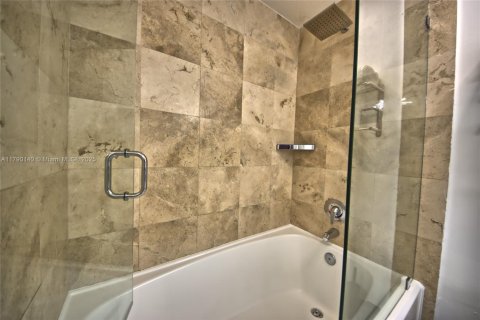 Снять в аренду кондоминиум в Майами, Флорида 1 спальня, 58.53м2, № 1972520 - фото 30