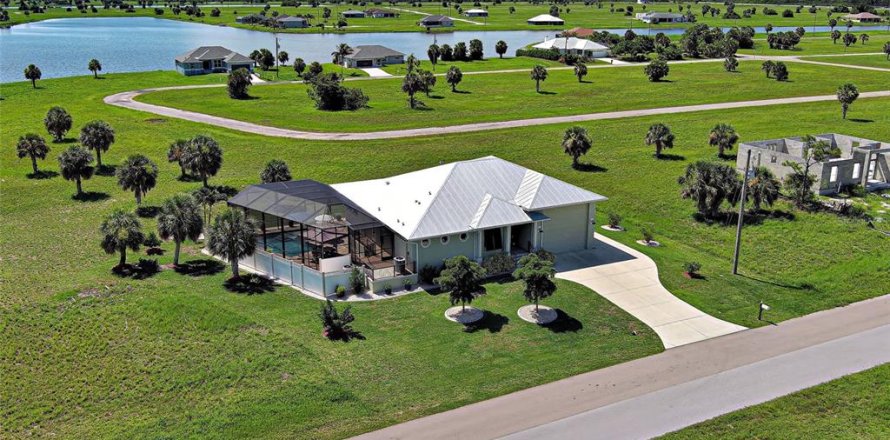 House in Placida, Florida 2 bedrooms, 152.08 sq.m. № 1805103
