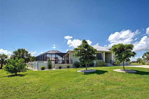 House in Placida, Florida 2 bedrooms, 152.08 sq.m. № 1805103 - photo 3