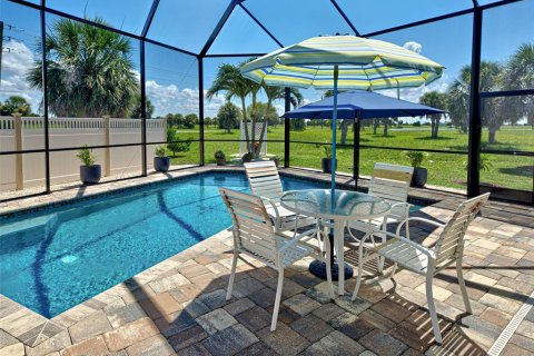 House in Placida, Florida 2 bedrooms, 152.08 sq.m. № 1805103 - photo 27