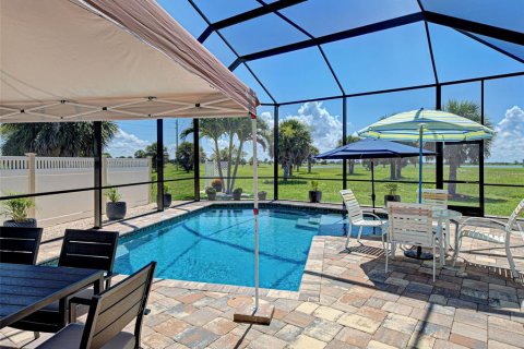 House in Placida, Florida 2 bedrooms, 152.08 sq.m. № 1805103 - photo 24
