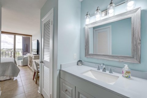 Condo in Tequesta, Florida, 2 bedrooms  № 2190073 - photo 14