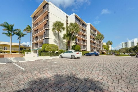 Condo in Tequesta, Florida, 2 bedrooms  № 2190073 - photo 13