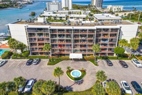 Condo in Tequesta, Florida, 2 bedrooms  № 2190073