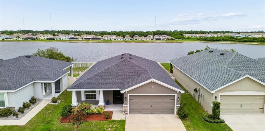 Villa ou maison à Riverview, Floride 4 chambres, 158.86 m2 № 2235554
