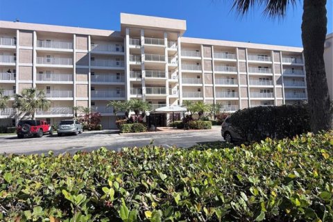 Кондоминиум с 1 спальней в Помпано-Бич, Флорида № 2003522