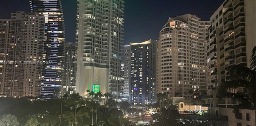 Condominio en Miami, Florida, 2 dormitorios  № 2023509