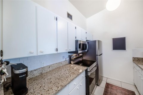 Condo in Venice, Florida, 2 bedrooms  № 2217719 - photo 9