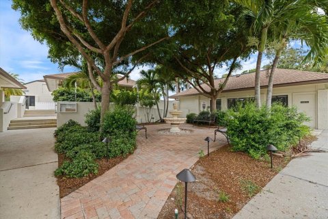 Condo in Venice, Florida, 2 bedrooms  № 2217719 - photo 27