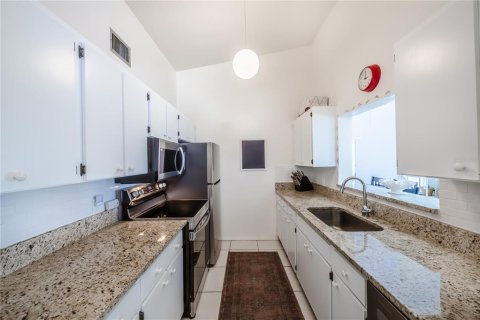 Condo in Venice, Florida, 2 bedrooms  № 2217719 - photo 8