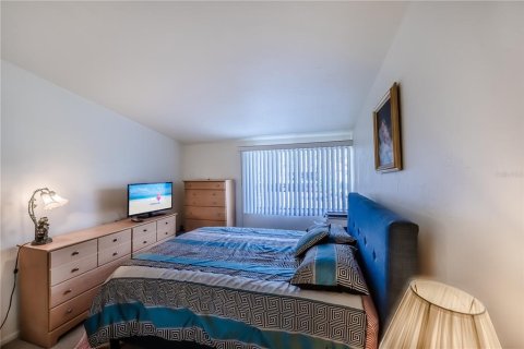 Condo in Venice, Florida, 2 bedrooms  № 2217719 - photo 19