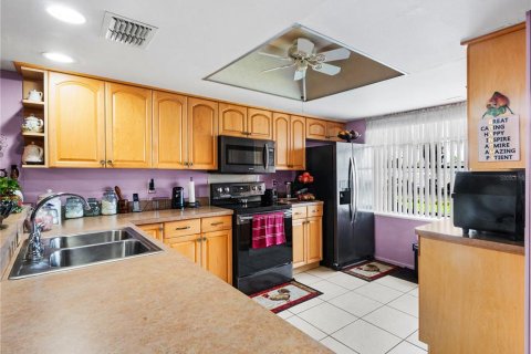 Condo in Clearwater, Florida, 2 bedrooms  № 1838389 - photo 8