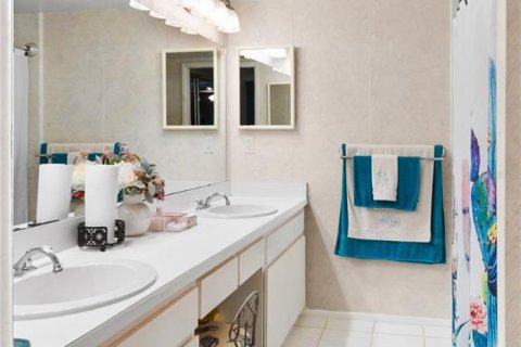 Condo in Clearwater, Florida, 2 bedrooms  № 1838389 - photo 16