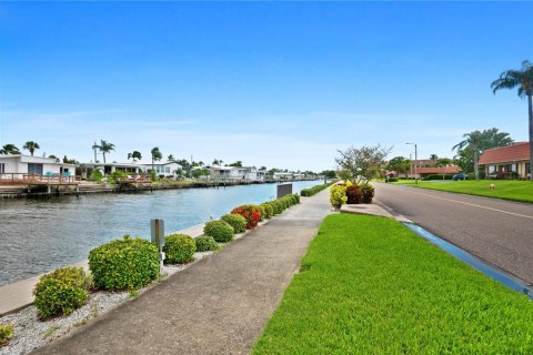 Condo in Clearwater, Florida, 2 bedrooms  № 1838389 - photo 18