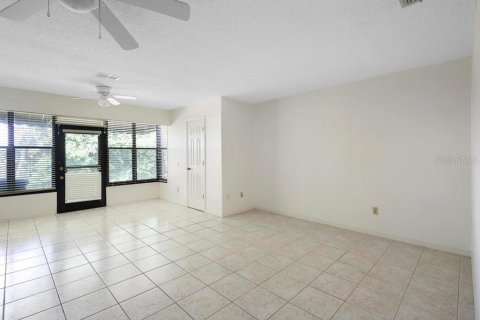 Condo in Orange City, Florida, 2 bedrooms  № 1722373 - photo 8