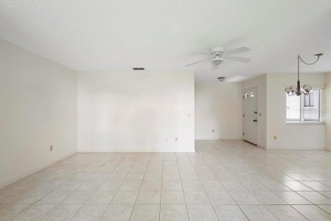 Condo in Orange City, Florida, 2 bedrooms  № 1722373 - photo 9