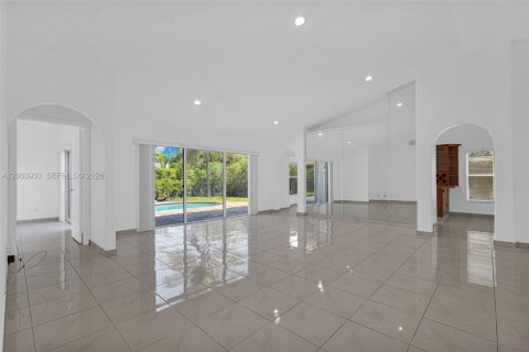 House in Pembroke Pines, Florida 3 bedrooms, 167.5 sq.m. № 2069354 - photo 16