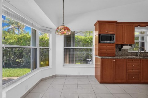 House in Pembroke Pines, Florida 3 bedrooms, 167.5 sq.m. № 2069354 - photo 28