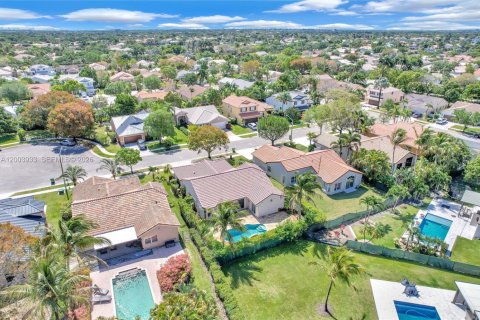 House in Pembroke Pines, Florida 3 bedrooms, 167.5 sq.m. № 2069354 - photo 6