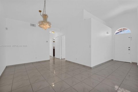 House in Pembroke Pines, Florida 3 bedrooms, 167.5 sq.m. № 2069354 - photo 19