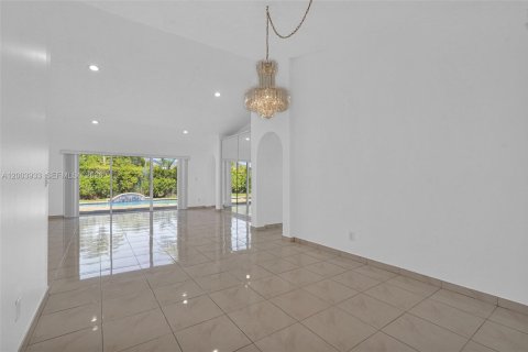 House in Pembroke Pines, Florida 3 bedrooms, 167.5 sq.m. № 2069354 - photo 22