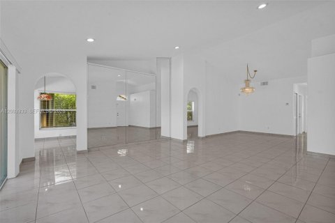 House in Pembroke Pines, Florida 3 bedrooms, 167.5 sq.m. № 2069354 - photo 26