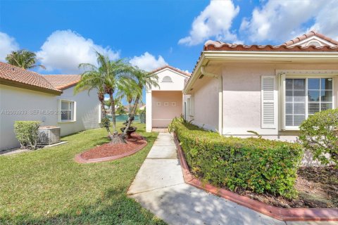 House in Pembroke Pines, Florida 3 bedrooms, 167.5 sq.m. № 2069354 - photo 10