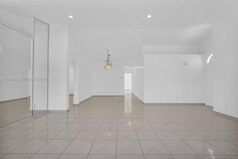 House in Pembroke Pines, Florida 3 bedrooms, 167.5 sq.m. № 2069354 - photo 27