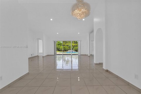 House in Pembroke Pines, Florida 3 bedrooms, 167.5 sq.m. № 2069354 - photo 23