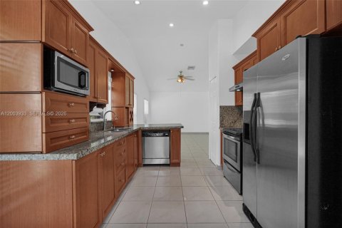 House in Pembroke Pines, Florida 3 bedrooms, 167.5 sq.m. № 2069354 - photo 30