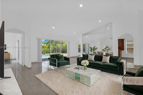 House in Pembroke Pines, Florida 3 bedrooms, 167.5 sq.m. № 2069354 - photo 17