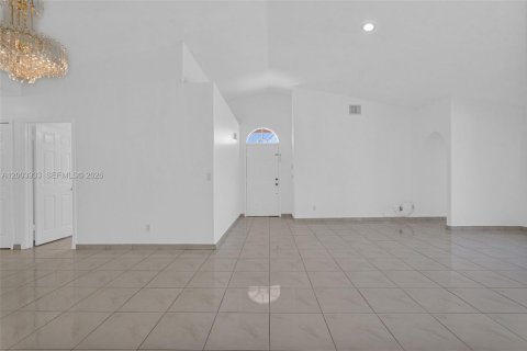 House in Pembroke Pines, Florida 3 bedrooms, 167.5 sq.m. № 2069354 - photo 20